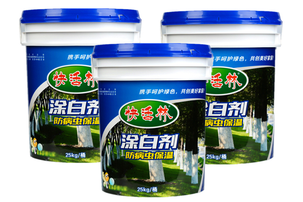 行道樹用快活林大樹涂白劑防蟲，高經(jīng)理養(yǎng)護(hù)成本只用了兩成